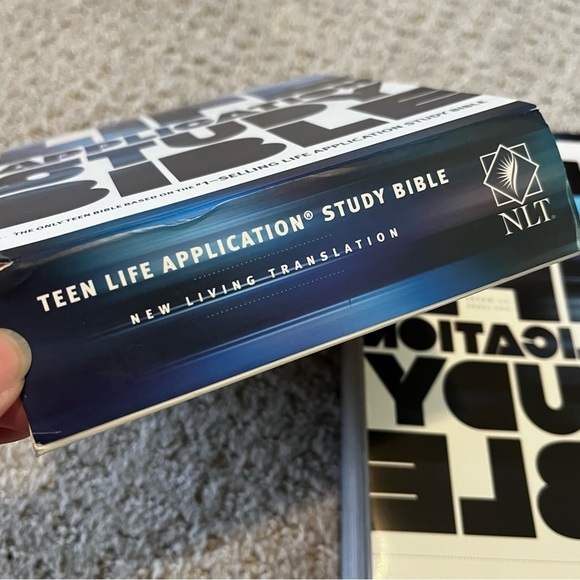 Teen Life Application Study Bible New Living Translation Paperback Tyndale NEW - Picture 7 of 11